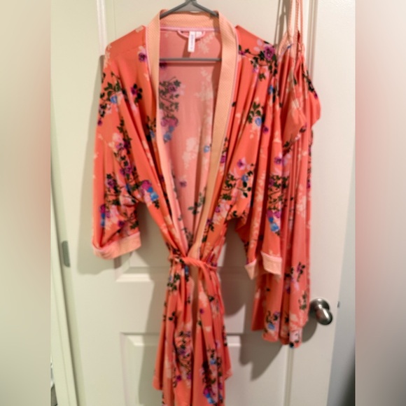 Orange Floral Wrap Robe with Flowing Sleeves and nightgown - Picture 6 of 6